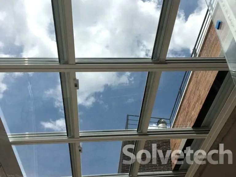 Todo sobre el vidrio laminado: Definición, usos y características.
