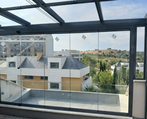 ¿Es legal un cerramiento móvil en una terraza?