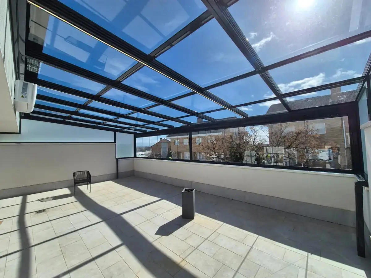 Techo móvil de vidrio terraza ático